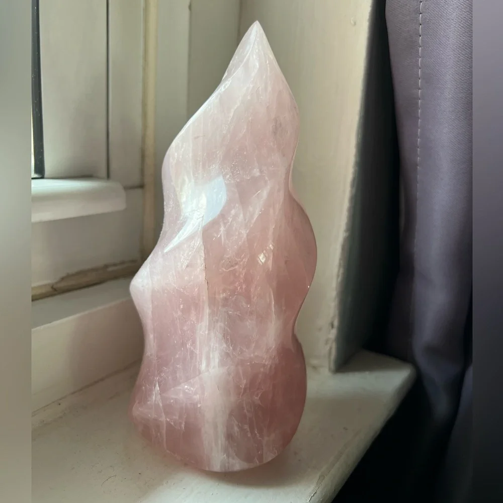Elegant Rose Quartz Pink Crystal Sculpture - Picture 4 of 8